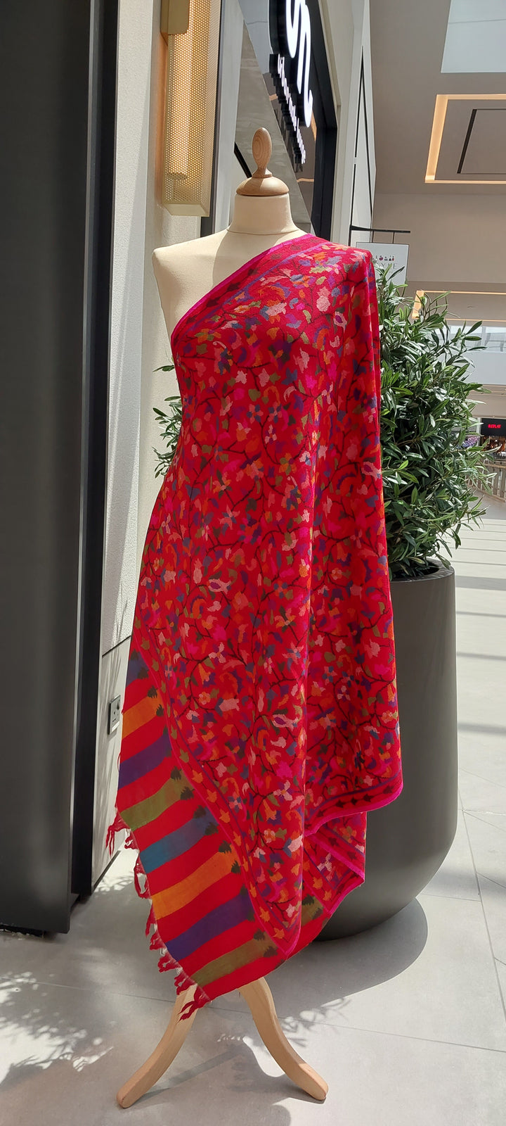 Emaan Red Vibrant Kashmiri Kani Pashmina Shawl |House Of Inaayat