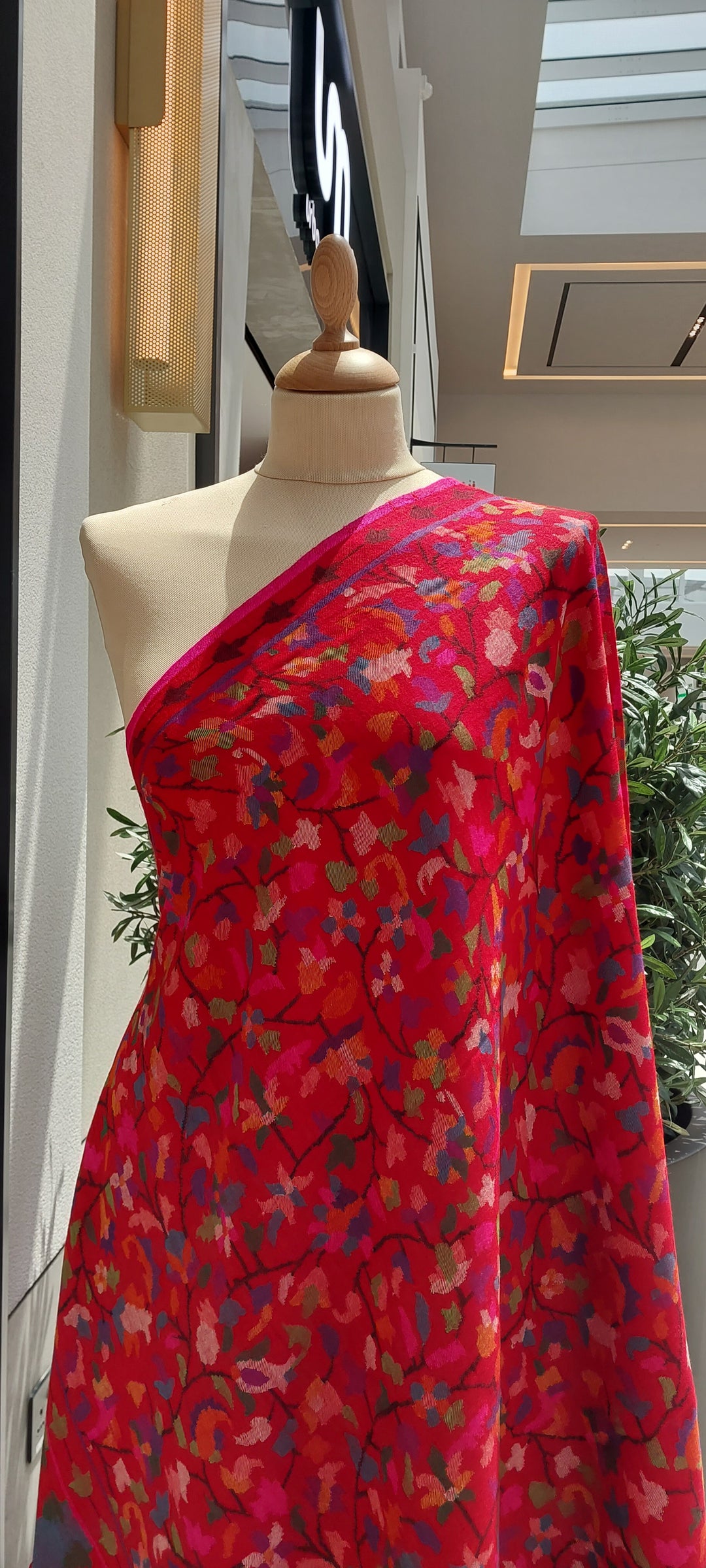 Emaan Red Vibrant Kashmiri Kani Pashmina Shawl |House Of Inaayat