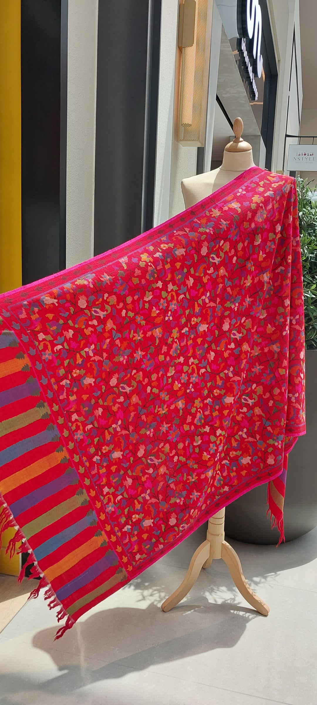 Emaan Red Vibrant Kashmiri Kani Pashmina Shawl |House Of Inaayat