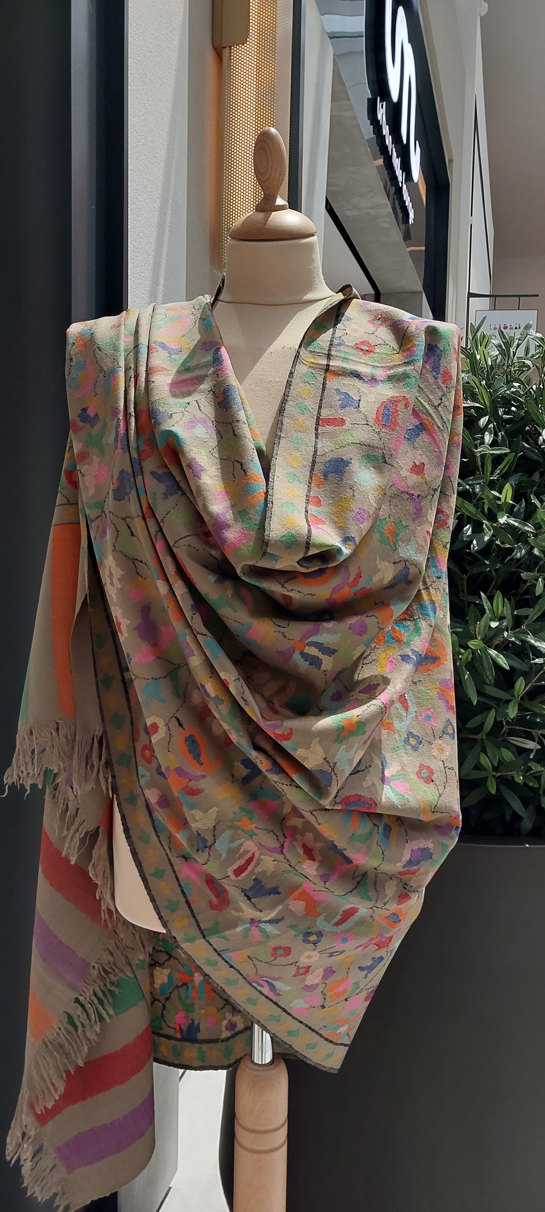 Emaan Grey Kashmiri Kani Pashmina Shawl |House Of Inaayat