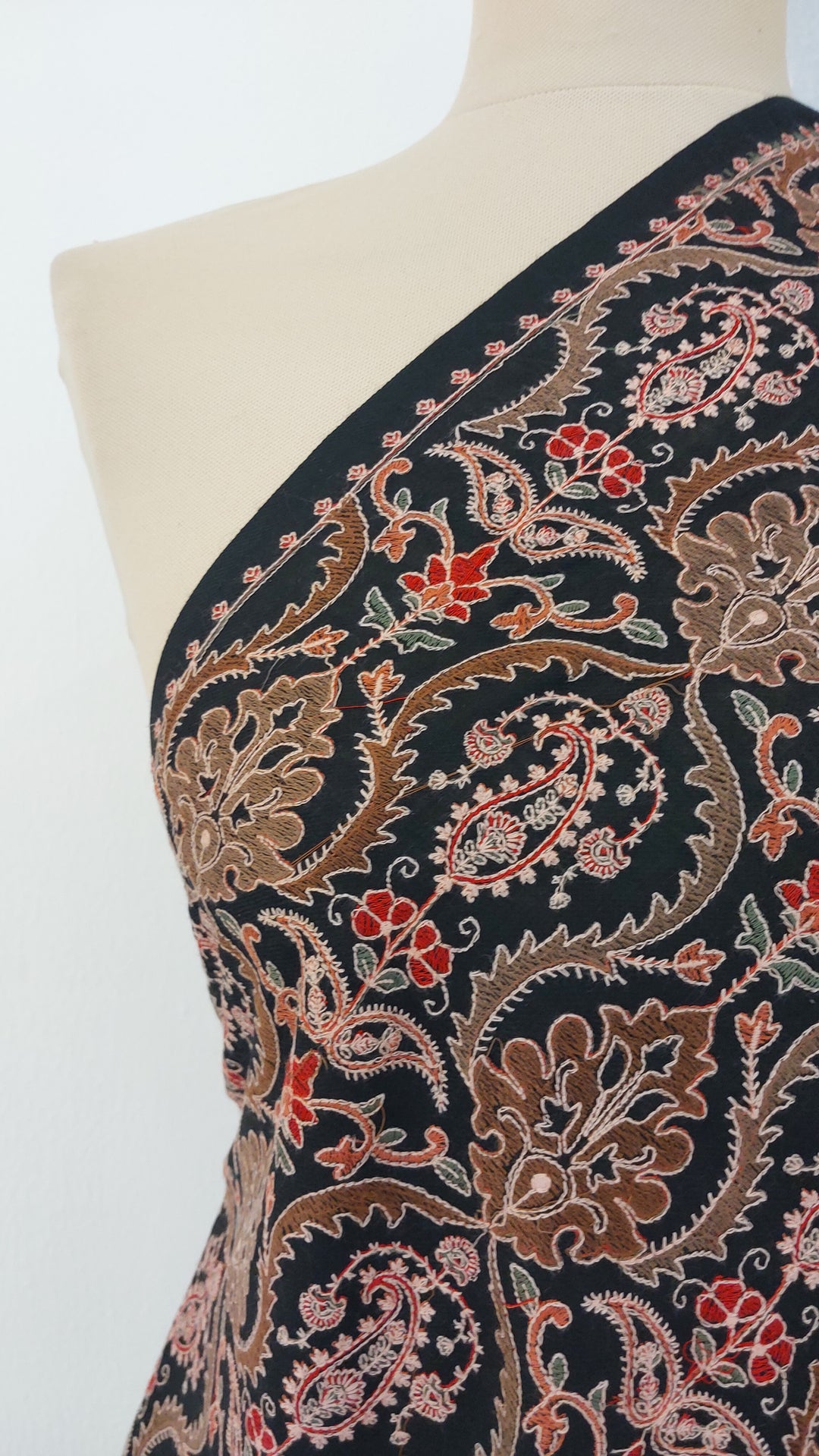 Siya Black Cashmere Shawl |House Of Inaayat