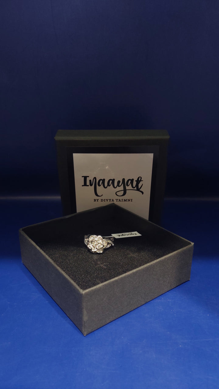 White & Gold Kundan Ring |Inaayat by Divya Taimni