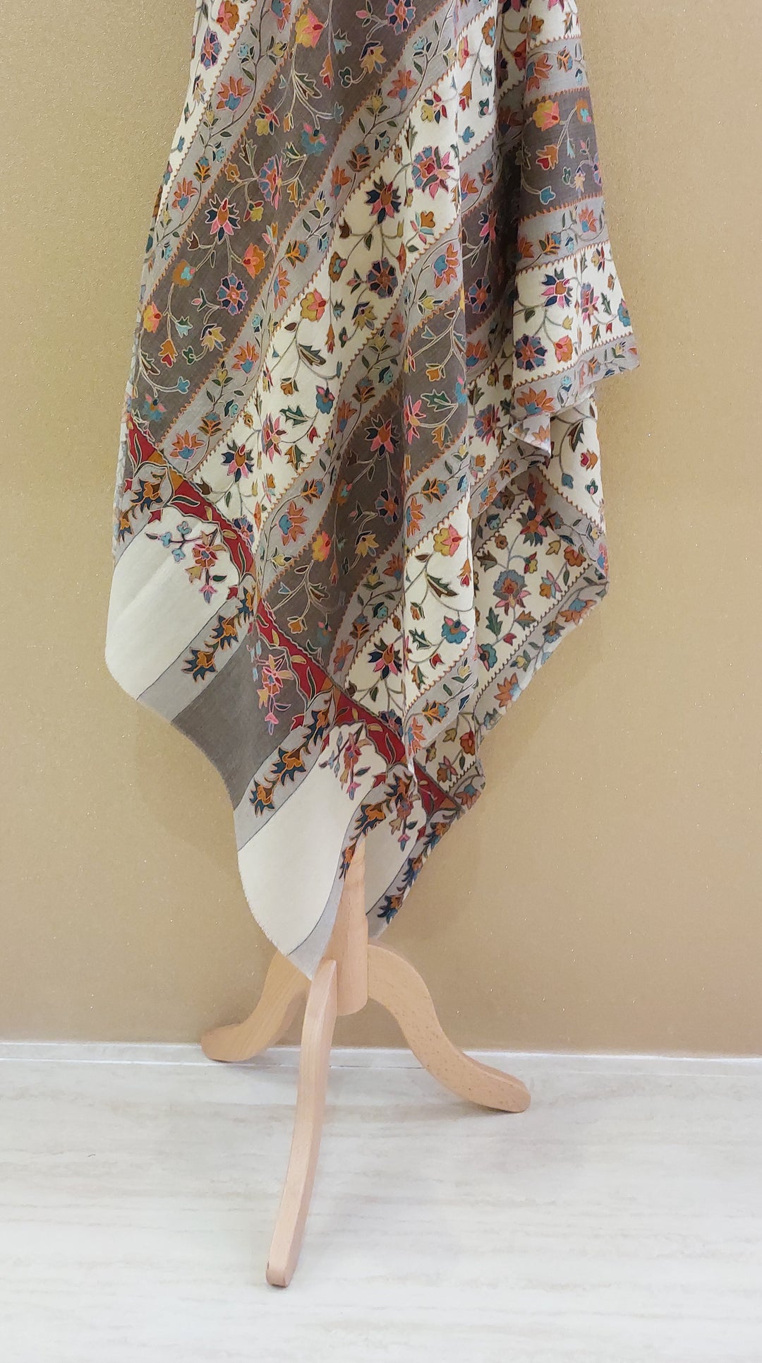 Ivory Floral Vine Stripe Wrap|House Of Inaayat