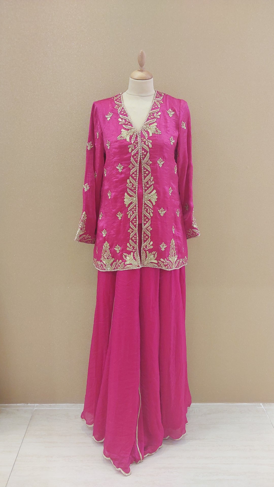 Hot Pink Embroidered Kurti Set| AURAROZE
