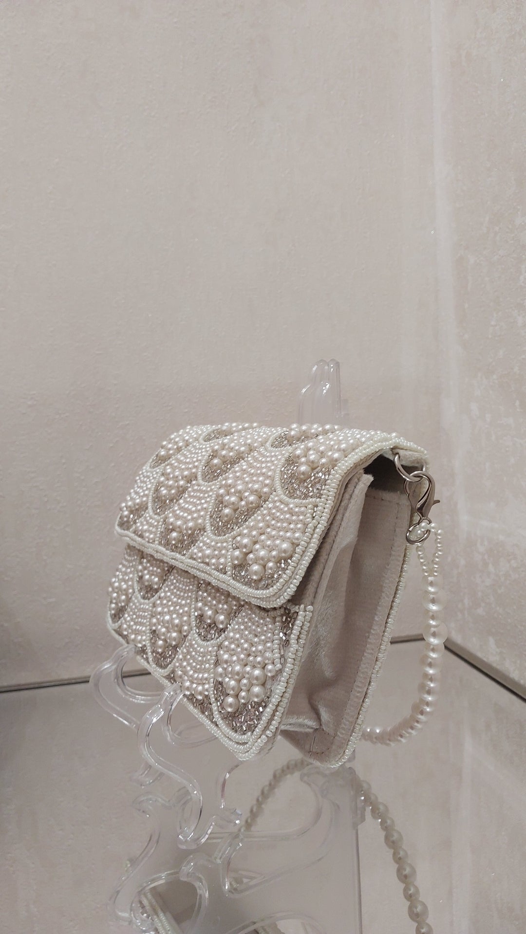 Ivory Pearl Scalloped Clutch| Al Falah