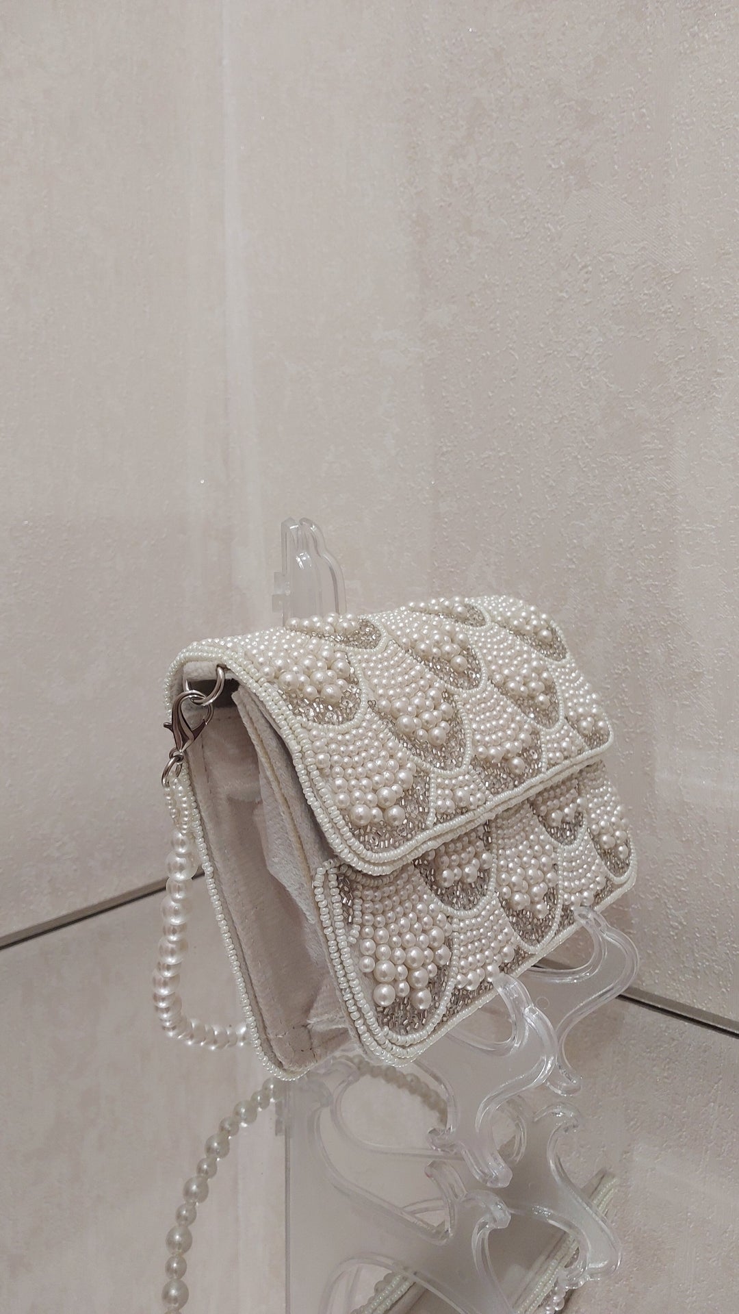 Ivory Pearl Scalloped Clutch| Al Falah