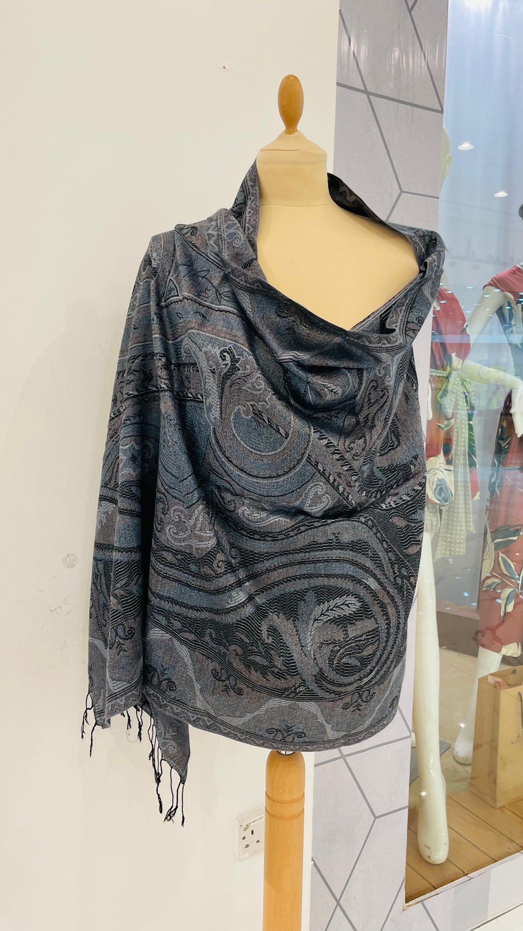Janvi Black and Grey Mixed Cashmere Scarf | House of Inaayat