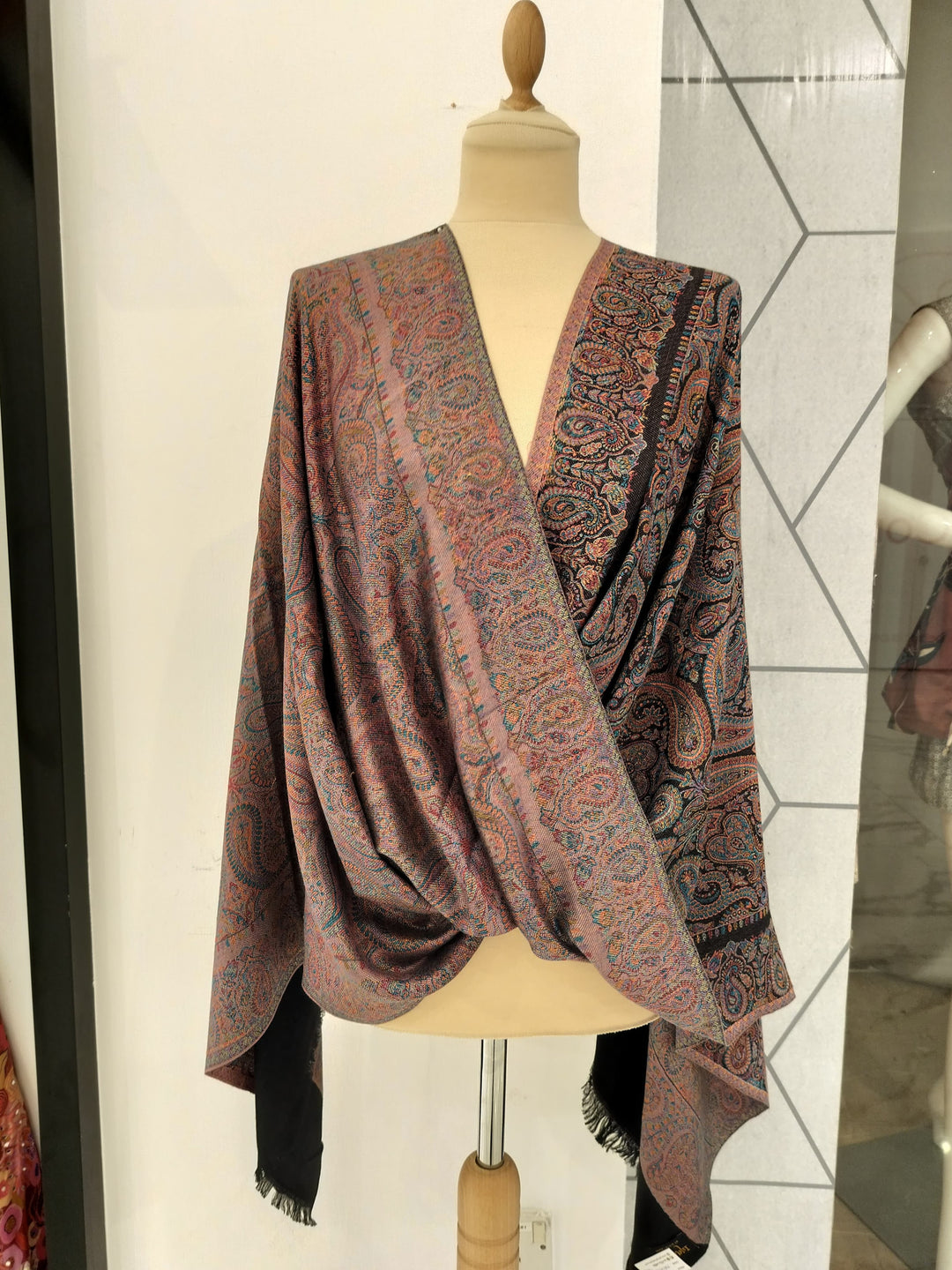 Janvi Black Mixed Cashmere Scarf | House of Inaayat
