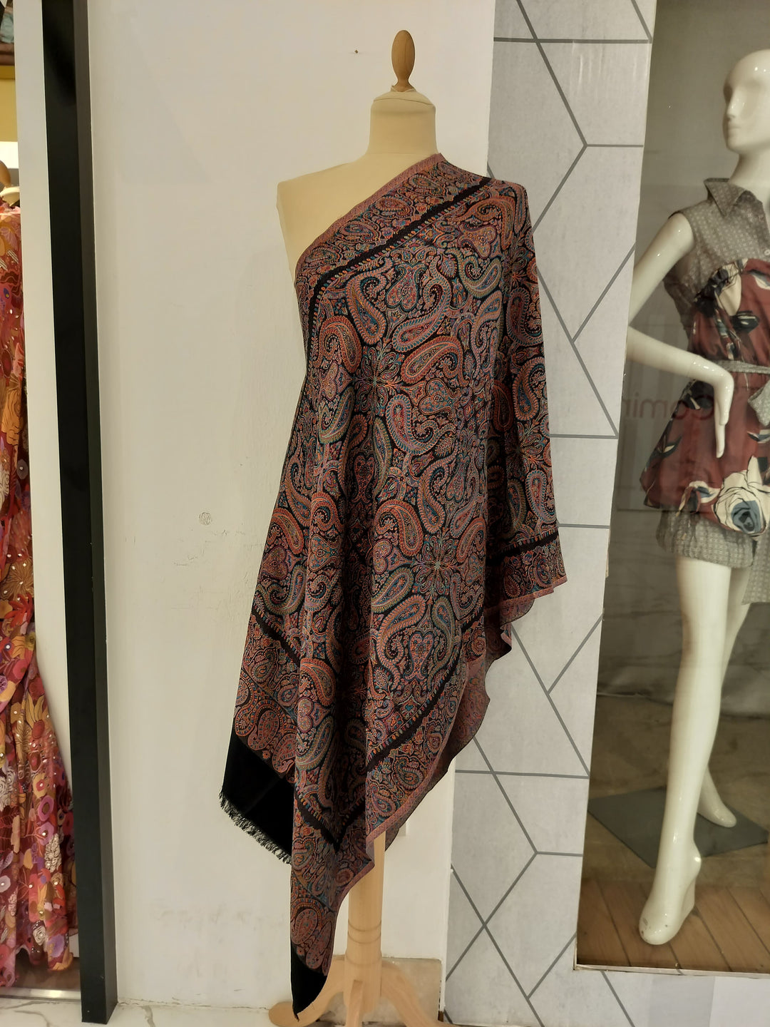 Janvi Black Mixed Cashmere Scarf | House of Inaayat