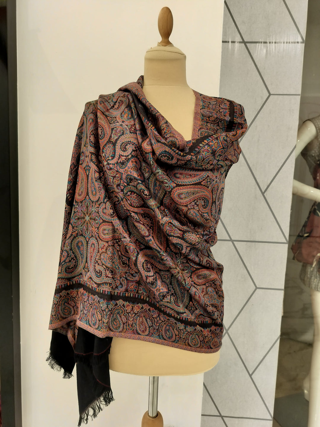 Janvi Black Mixed Cashmere Scarf | House of Inaayat