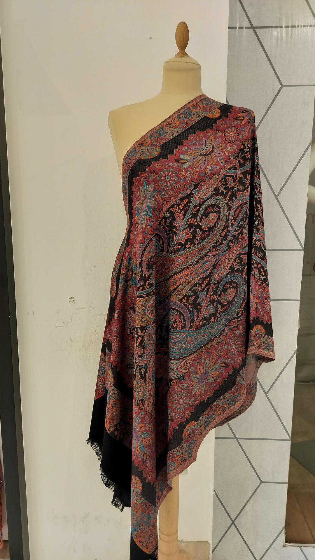 Janvi Black Mixed Cashmere Scarf | House of Inaayat