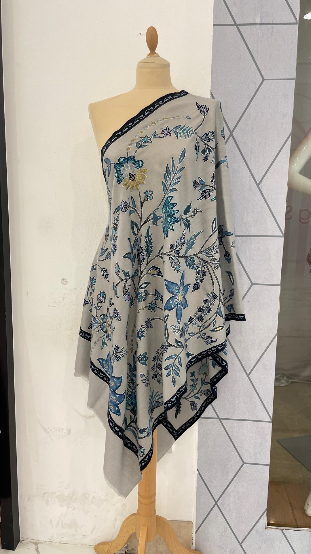 Shipra Grey Kalamkari Pashmina Scarf | House of Inaayat