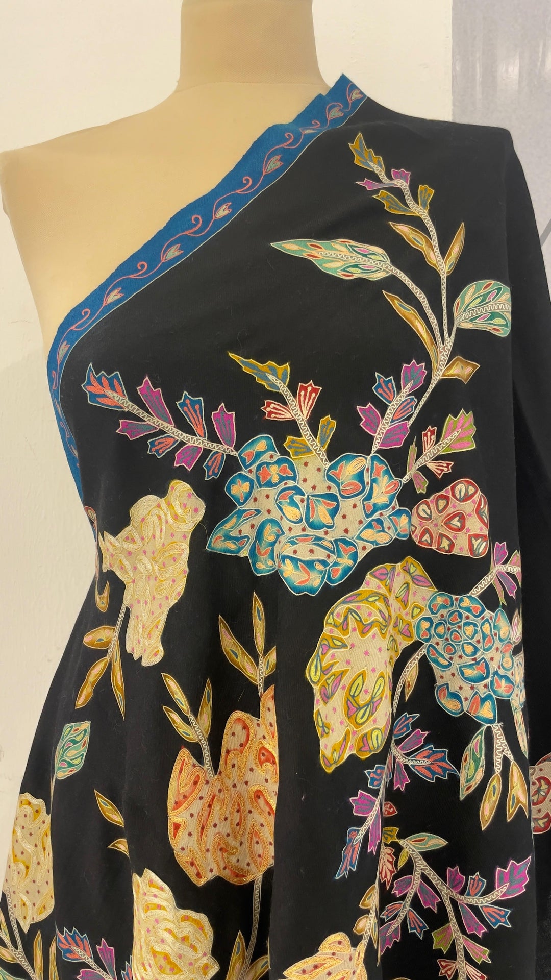 Shipra Black Kalamkari Pashmina Scarf | House of Inaayat