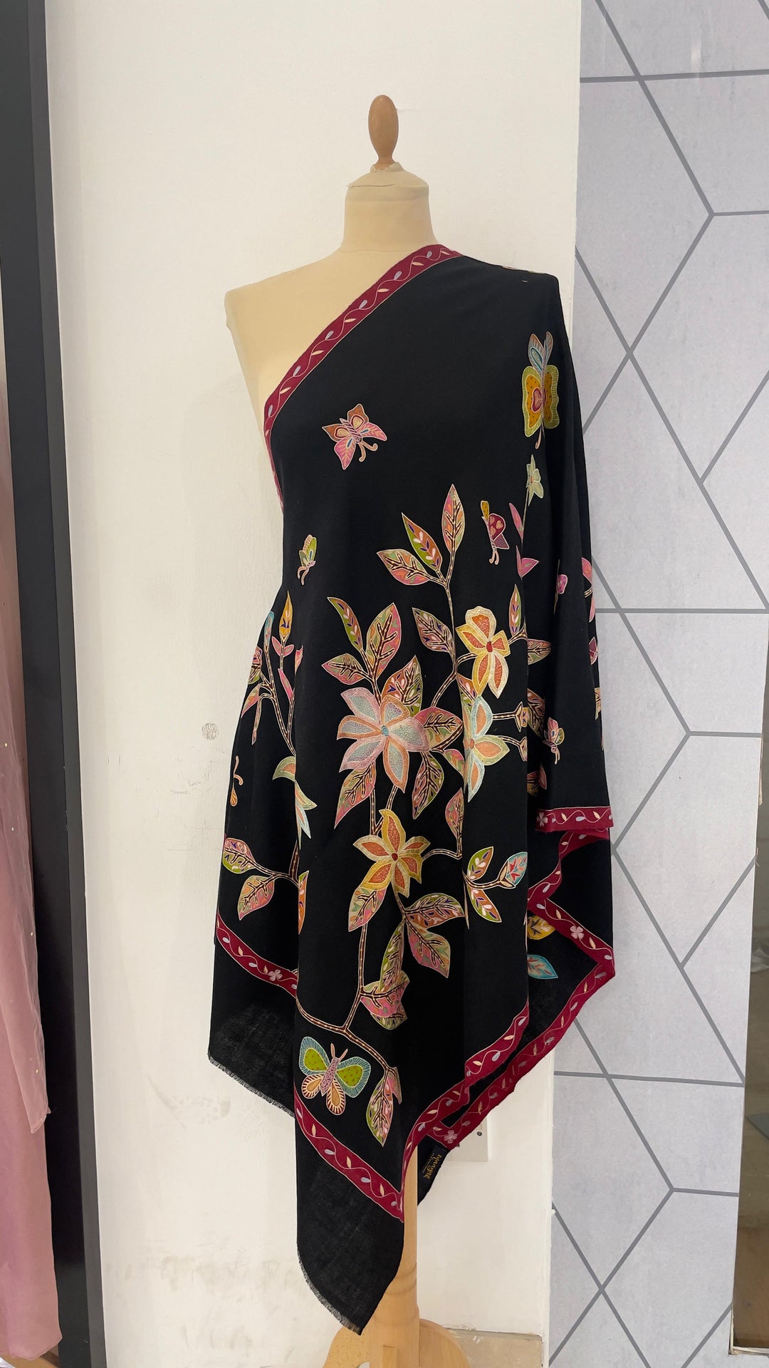 Shipra Black Kalamkari Pashmina Scarf | House of Inaayat