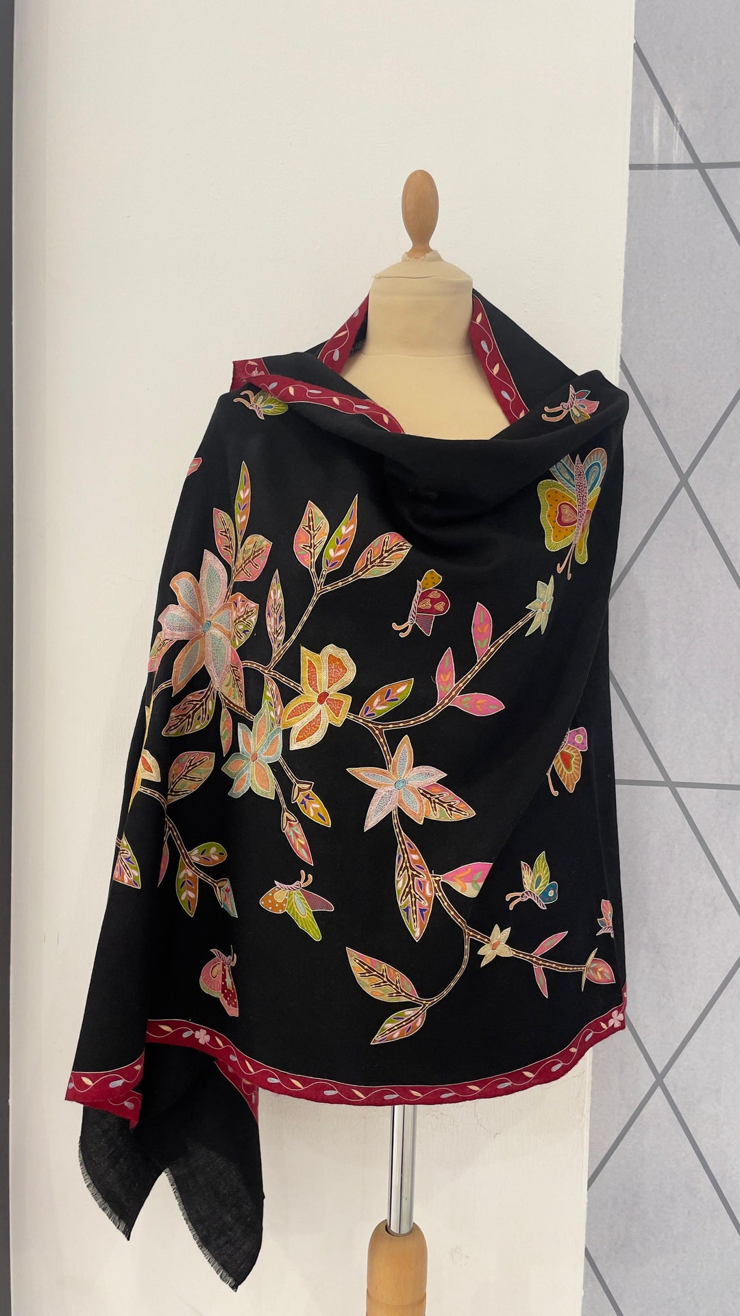 Shipra Black Kalamkari Pashmina Scarf | House of Inaayat