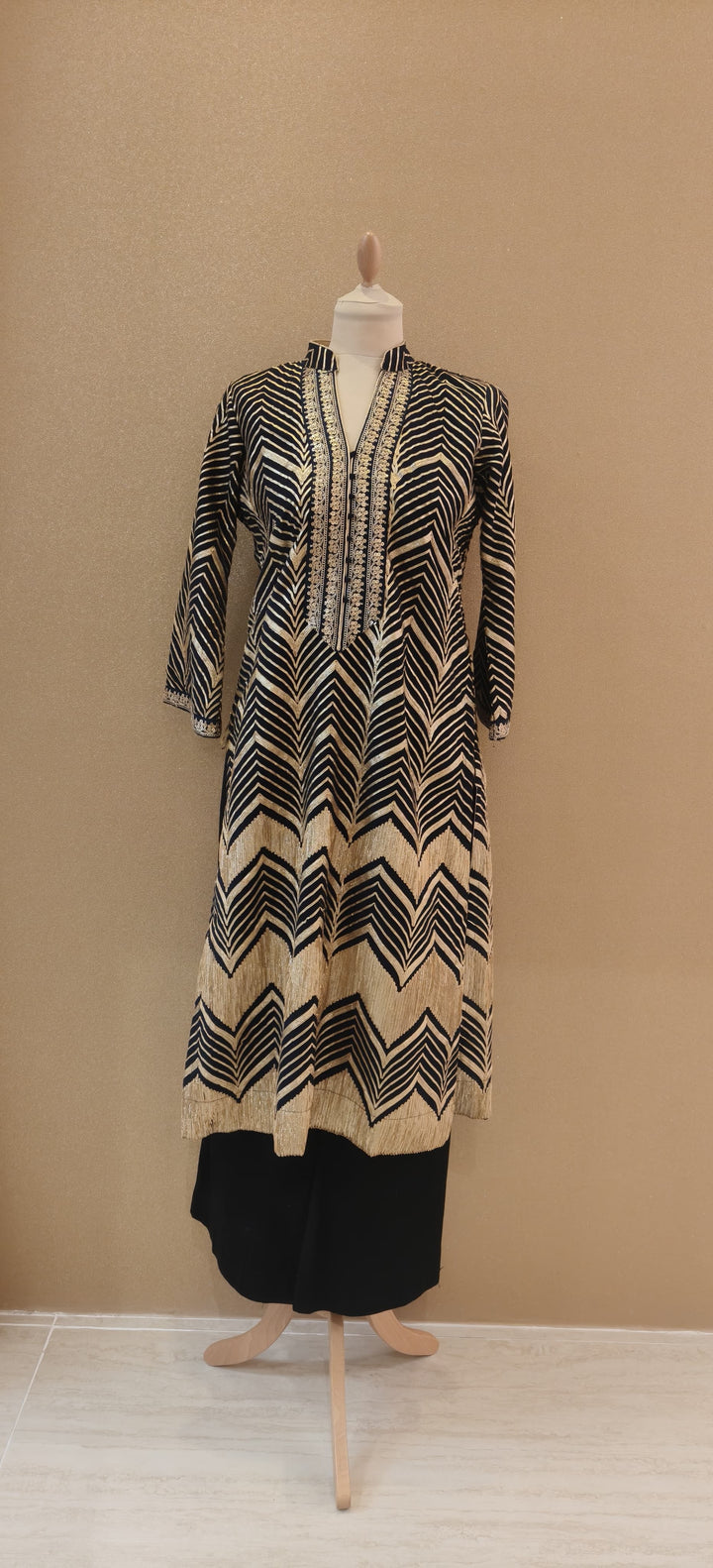 Midnight Blue Hand-Embroidered Suit Set|Kuwarani Ritu