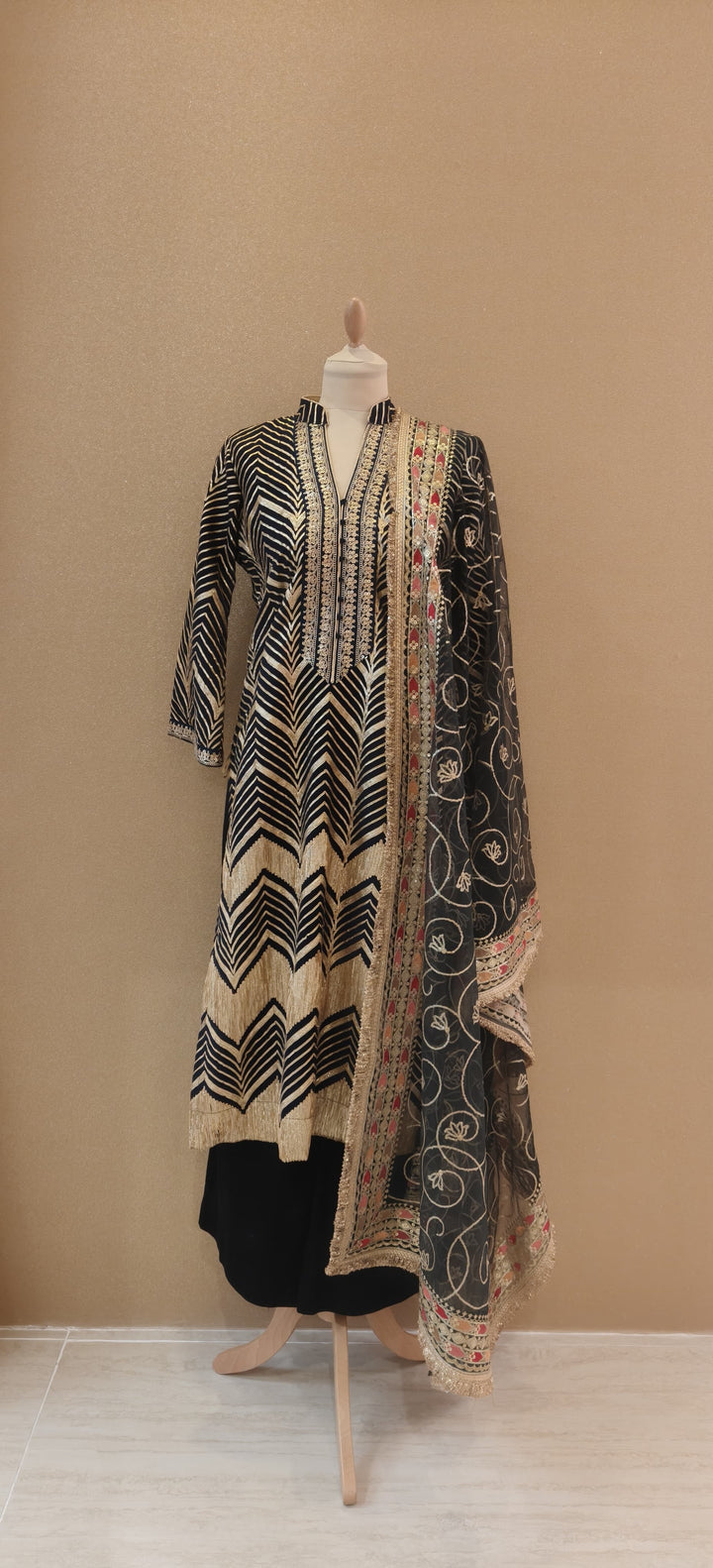 Midnight Blue Hand-Embroidered Suit Set|Kuwarani Ritu