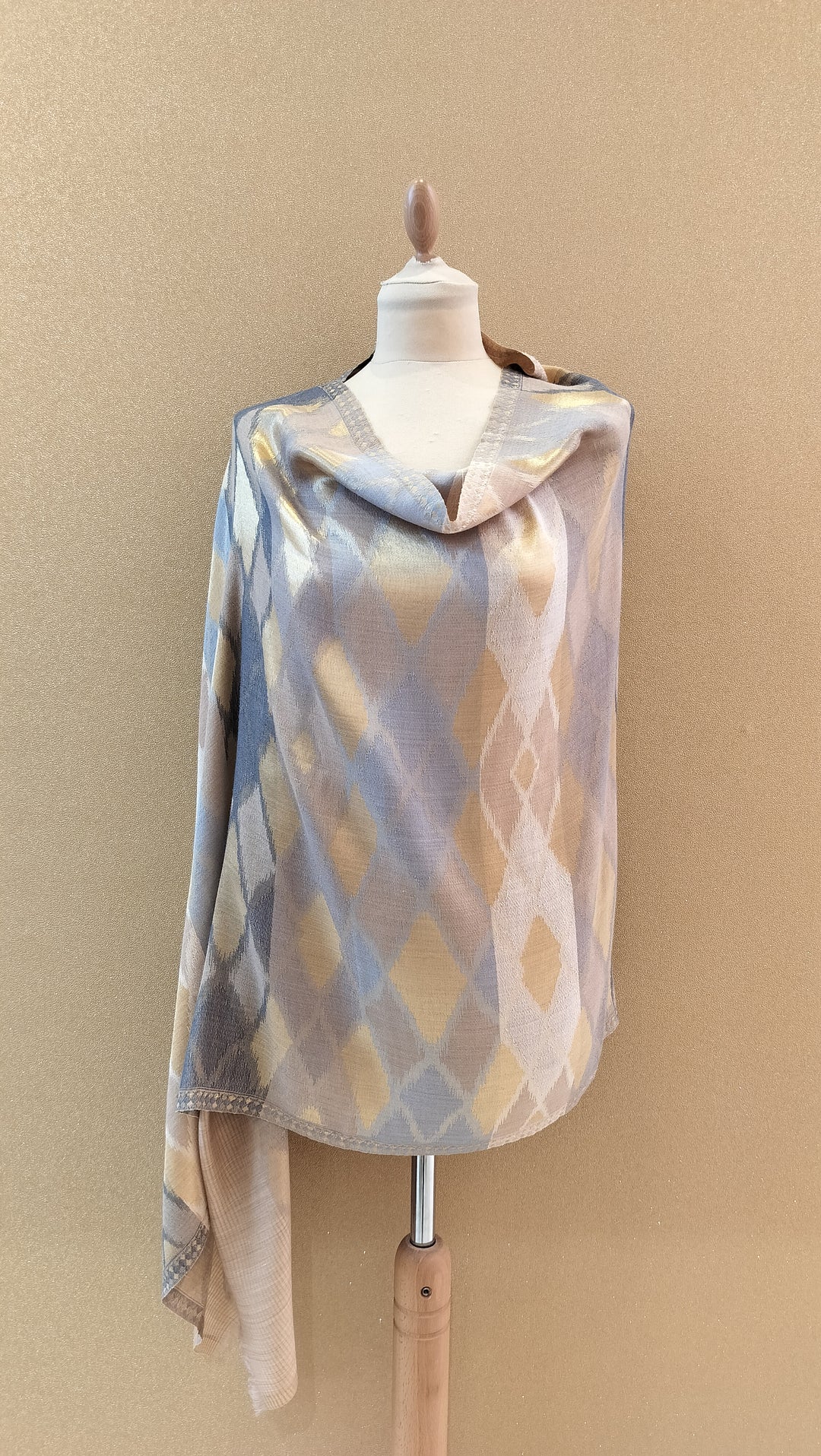 Champagne and Silver Reversable Zari Scarf |House of Inaayat