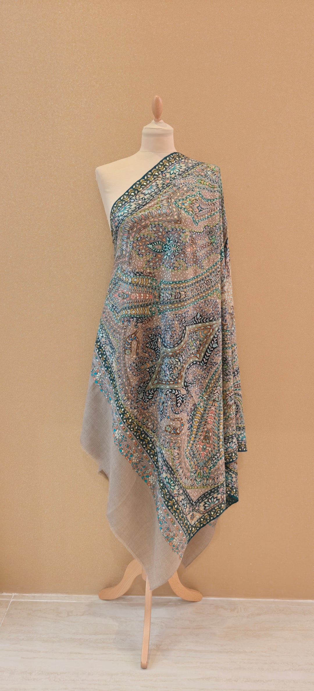 Royal Sozni Hand-Embroidered Jamawar Shawl in Earthy Tones|House Of Inaayat
