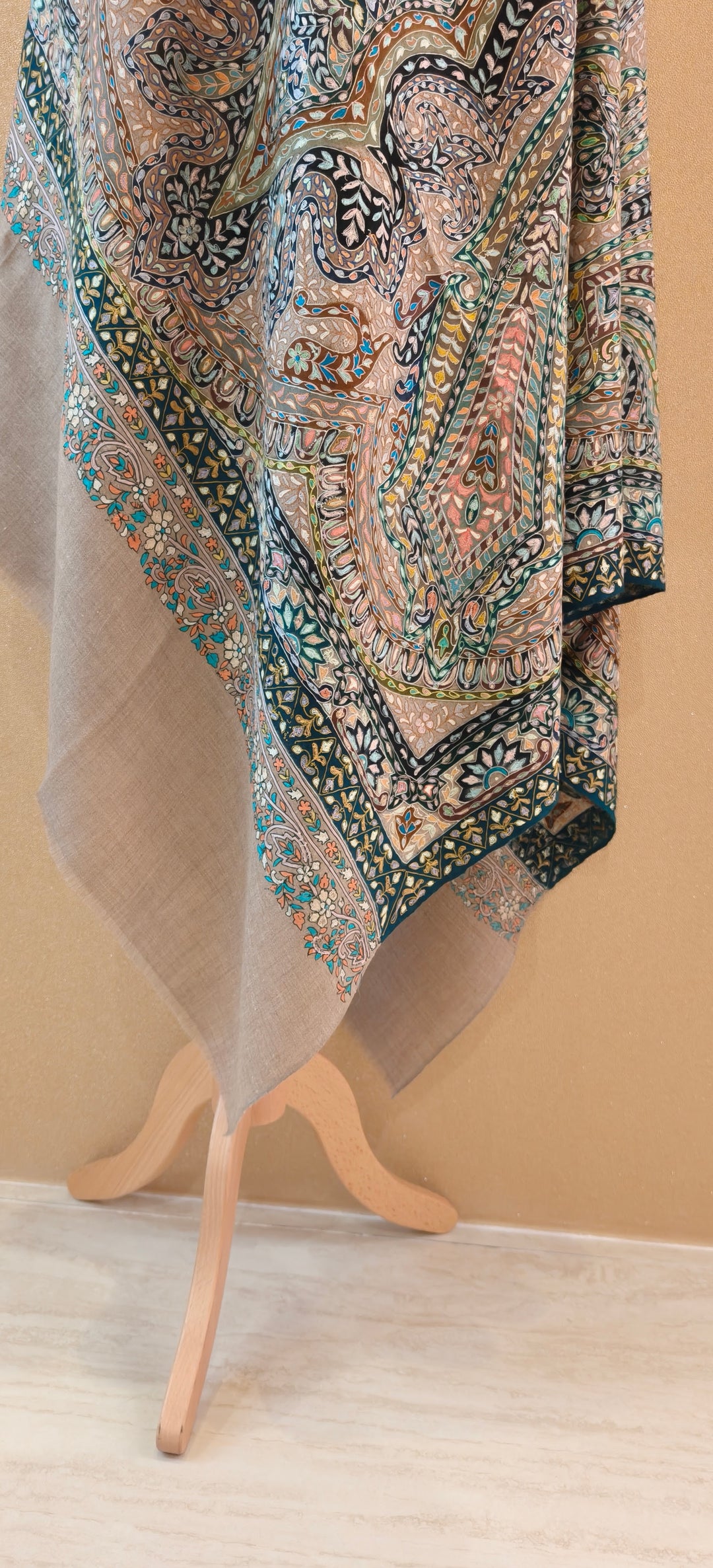 Royal Sozni Hand-Embroidered Jamawar Shawl in Earthy Tones|House Of Inaayat