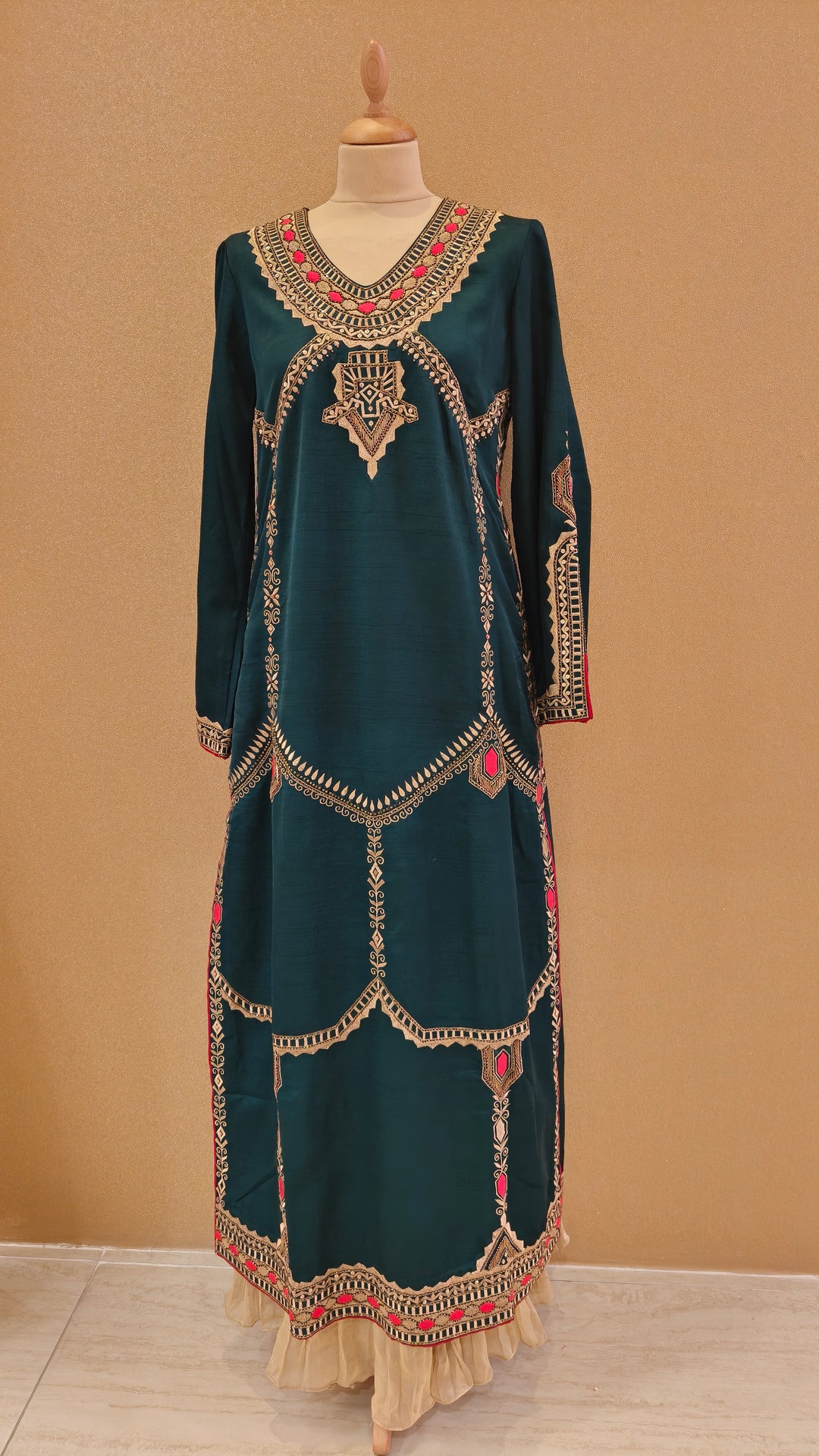 Dark Green Embroidered Kurti with Scalloped Dupatta| AURAROZE