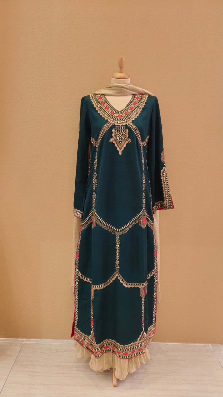 Dark Green Embroidered Kurti with Scalloped Dupatta| AURAROZE