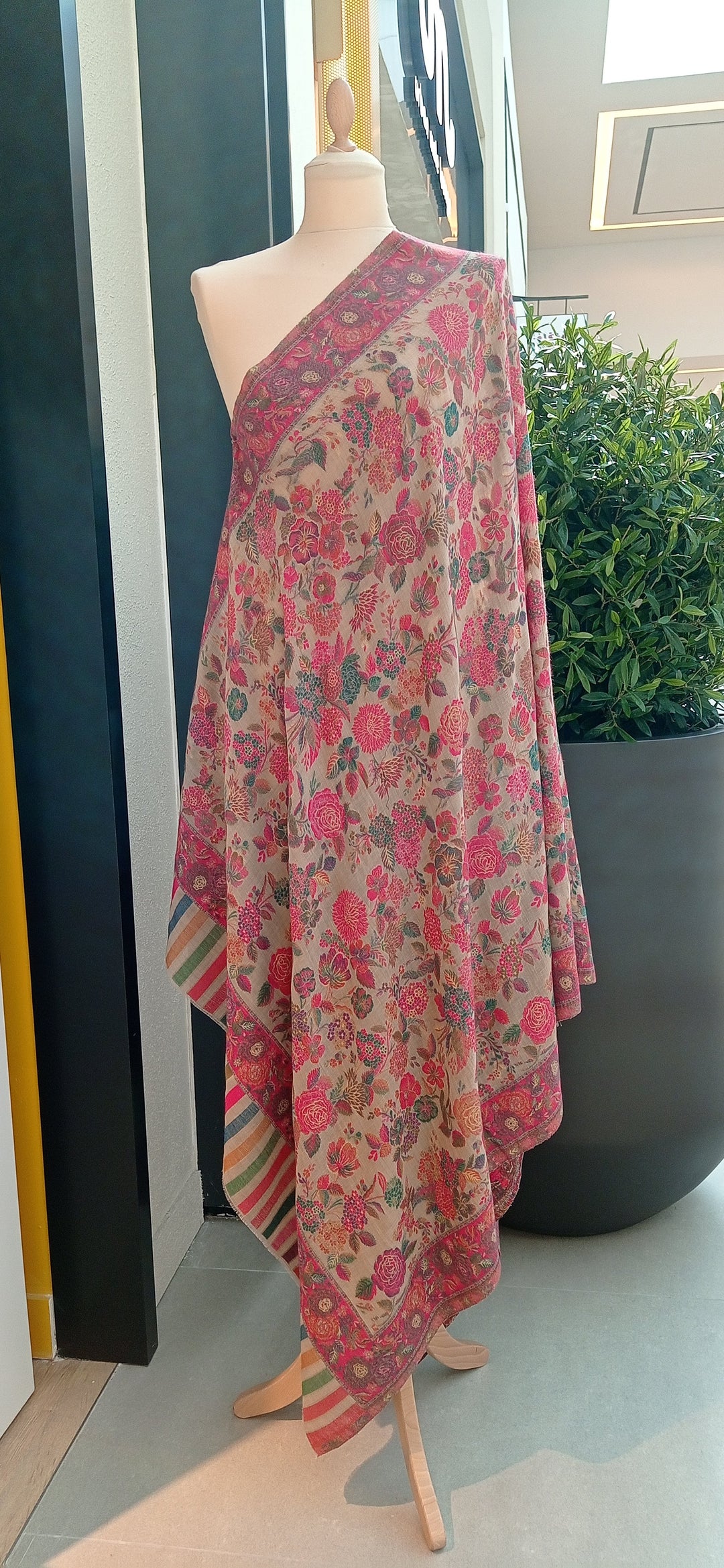 Bhoomi Floral Cashmere Shawl |House Of Inaayat