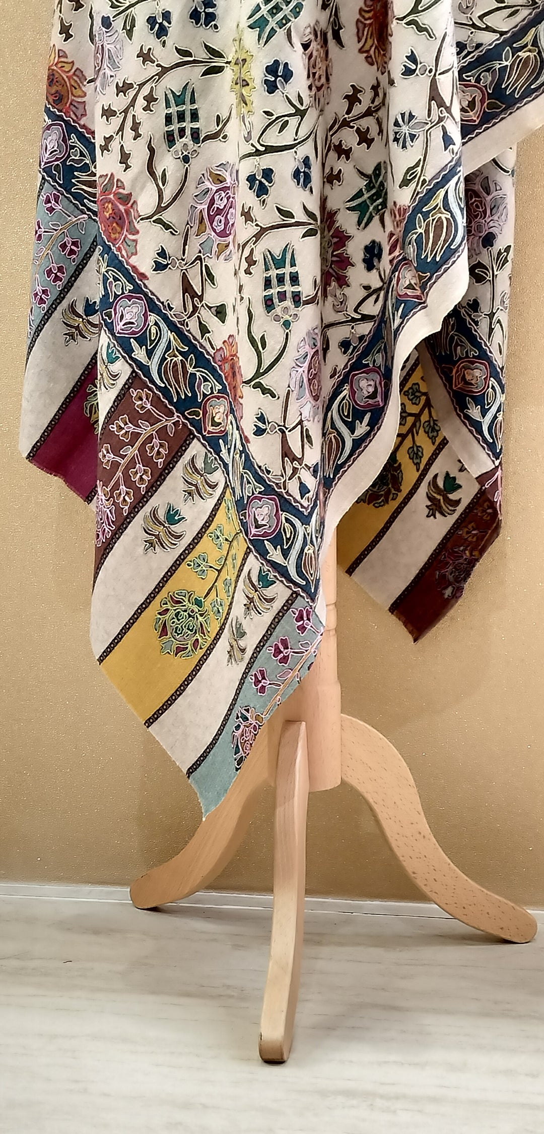 Cloud Grey Floral Jaal Embroidered Wrap|House Of Inaayat