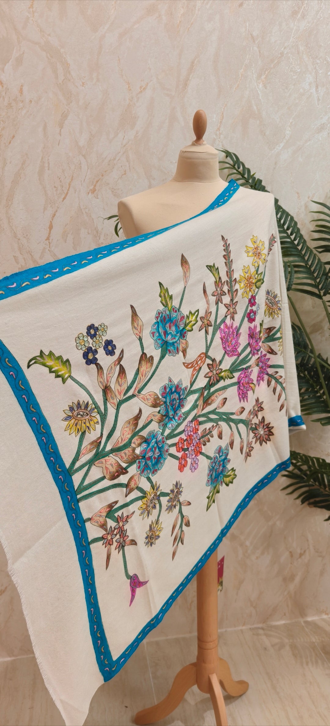 Shipra Ivory Floral Hand-Embroidered Pashmina Scarf | House of Inaayat