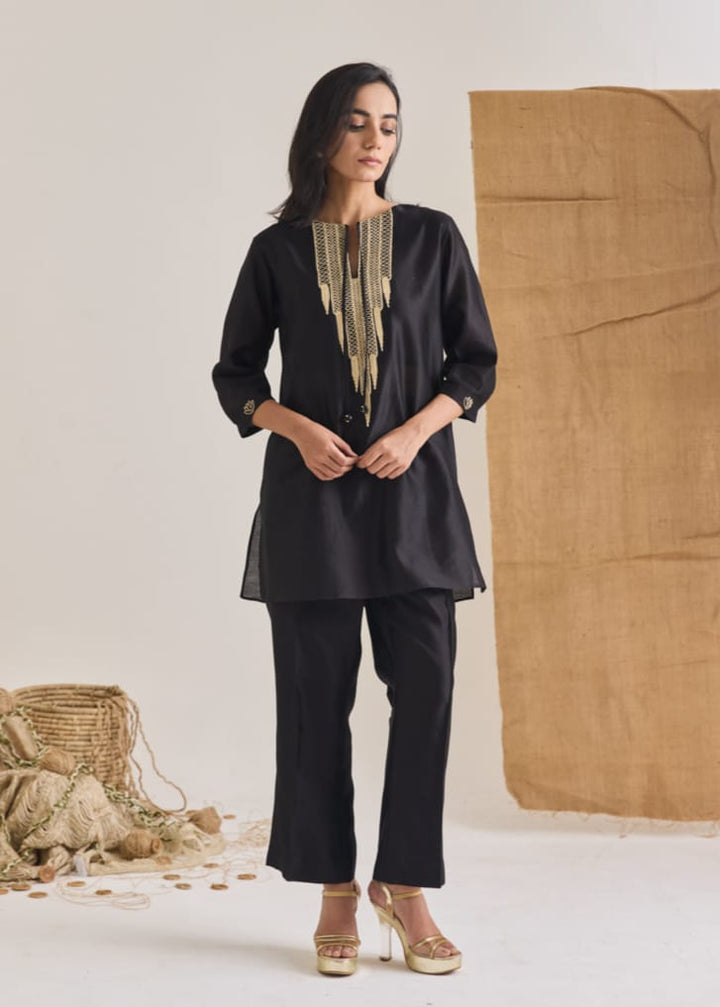 Black Short Chanderi Jute Embroidered Kurta Set with Pants | Essence by Monika