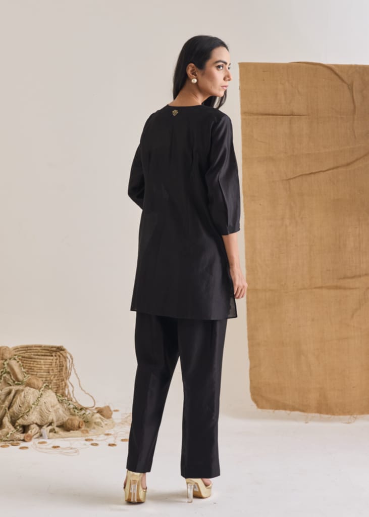 Black Short Chanderi Jute Embroidered Kurta Set with Pants | Essence by Monika
