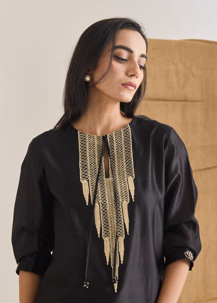 Black Short Chanderi Jute Embroidered Kurta Set with Pants | Essence by Monika