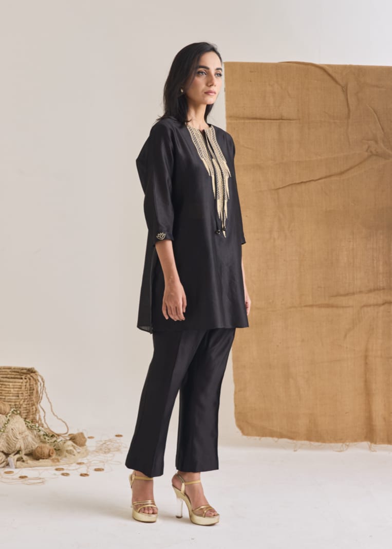Black Short Chanderi Jute Embroidered Kurta Set with Pants | Essence by Monika