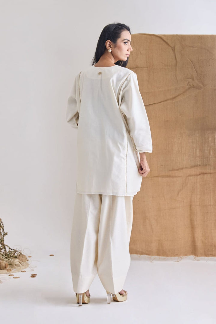 White Chanderi Embroidered Short Kurta Set | Essence by Monika