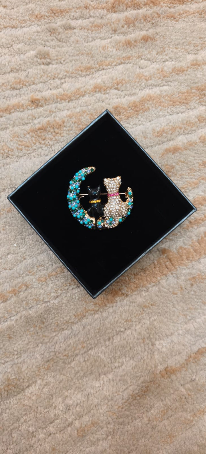 Sparkling Twin Kitty Heart Brooch| Inaayat By Divya Tainmi