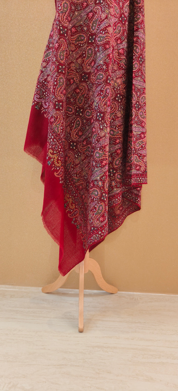 Royal Crimson Sozni Hand-Embroidered Jamawar Shawl|House Of Inaayat