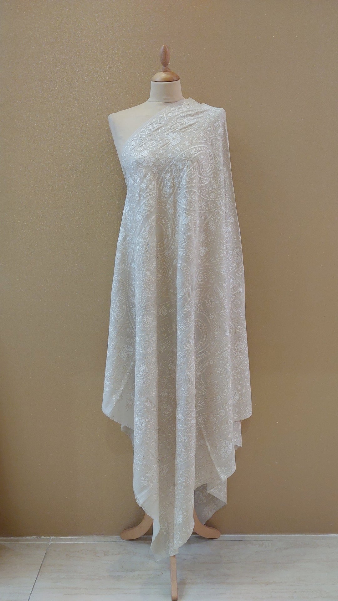 White Sozni Shawl |AAMIR