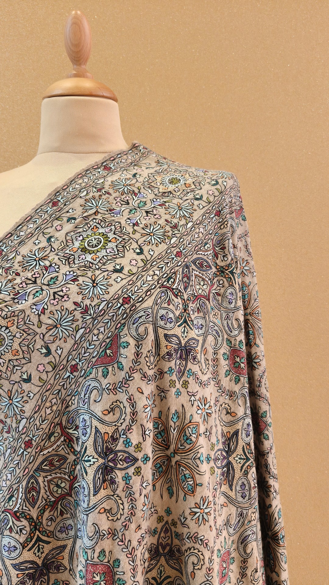 Beige Hand-Embroidered Kashmiri Soojni Shawl|House Of Inaayat
