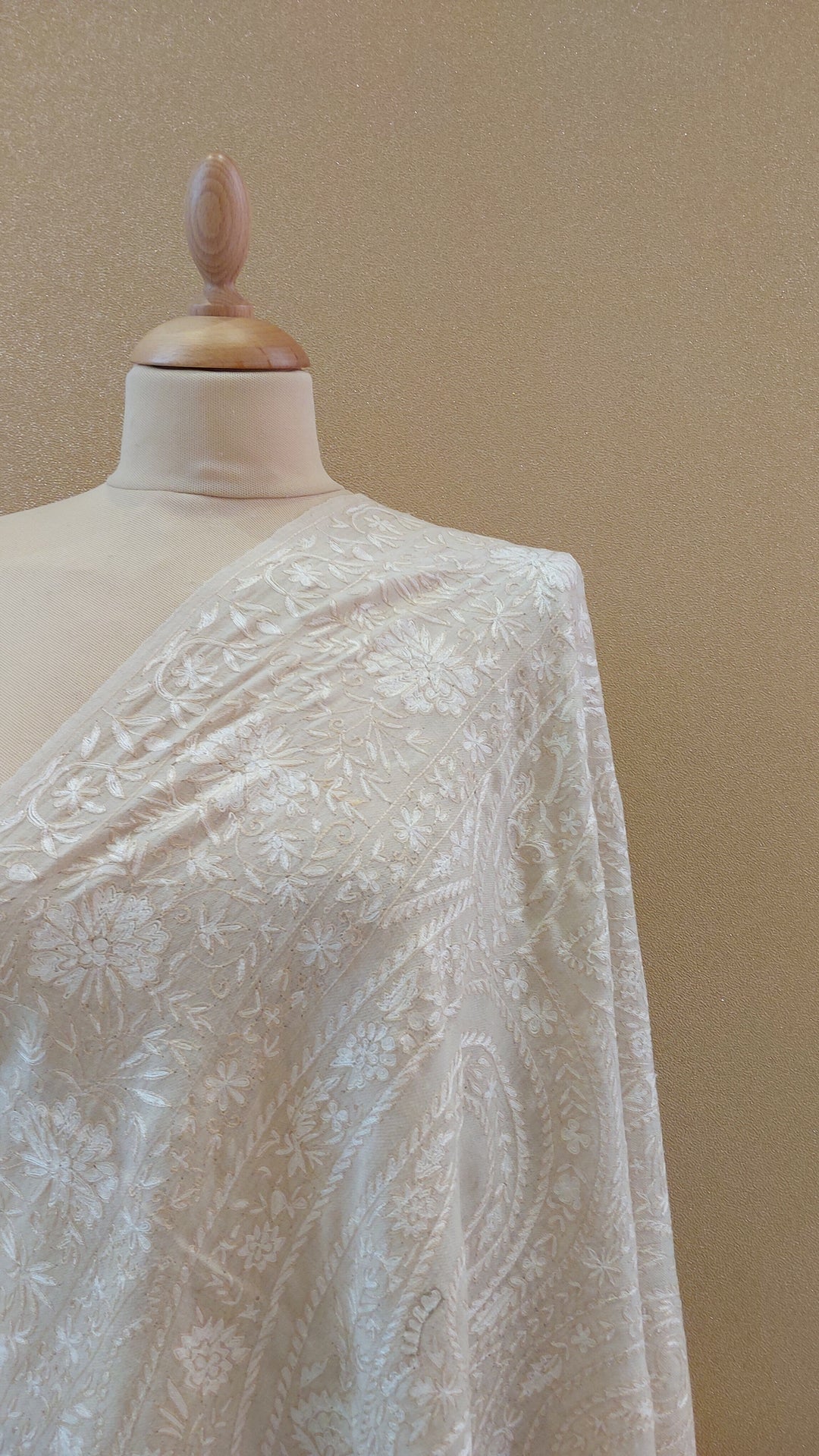 White Sozni Shawl |AAMIR