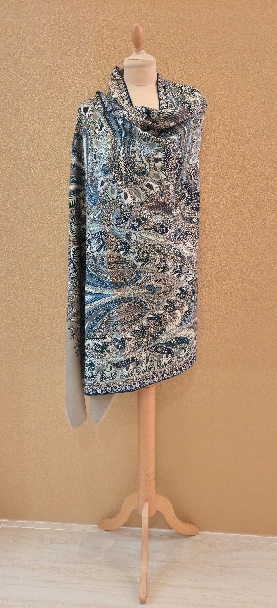 Royal Blue and Grey Sozni Hand-Embroidered Jamawar Shawl|House Of Inaayat