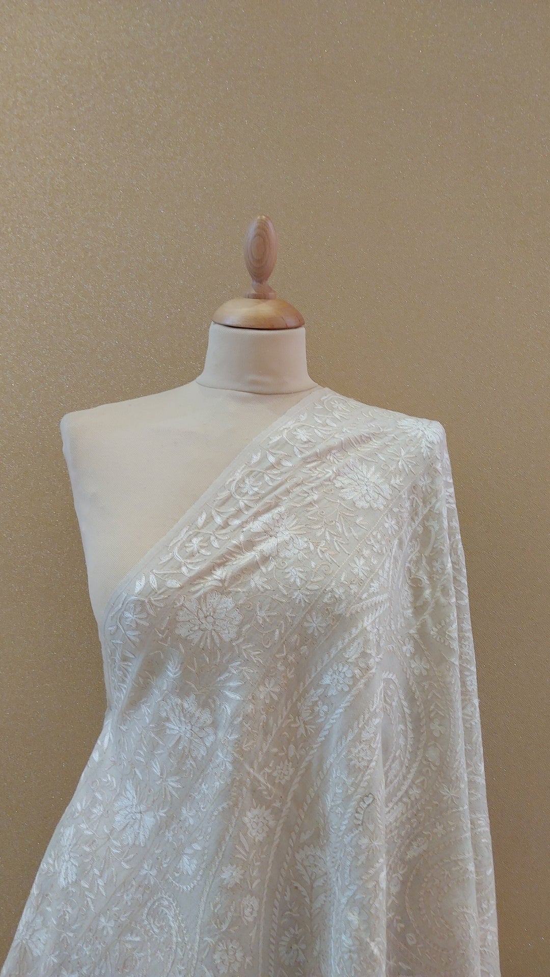 White Sozni Shawl |AAMIR