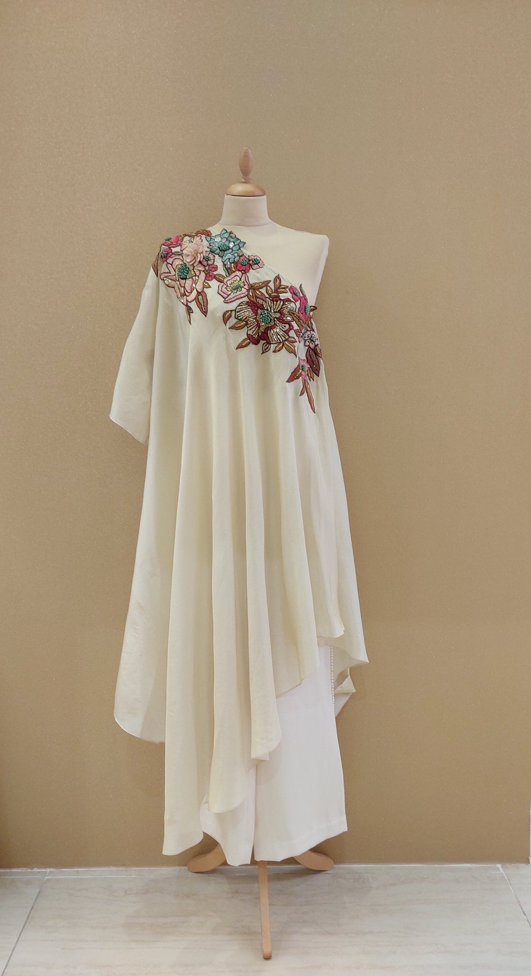 Off-White Asymmetric Kaftan Set |VARUN BAHL