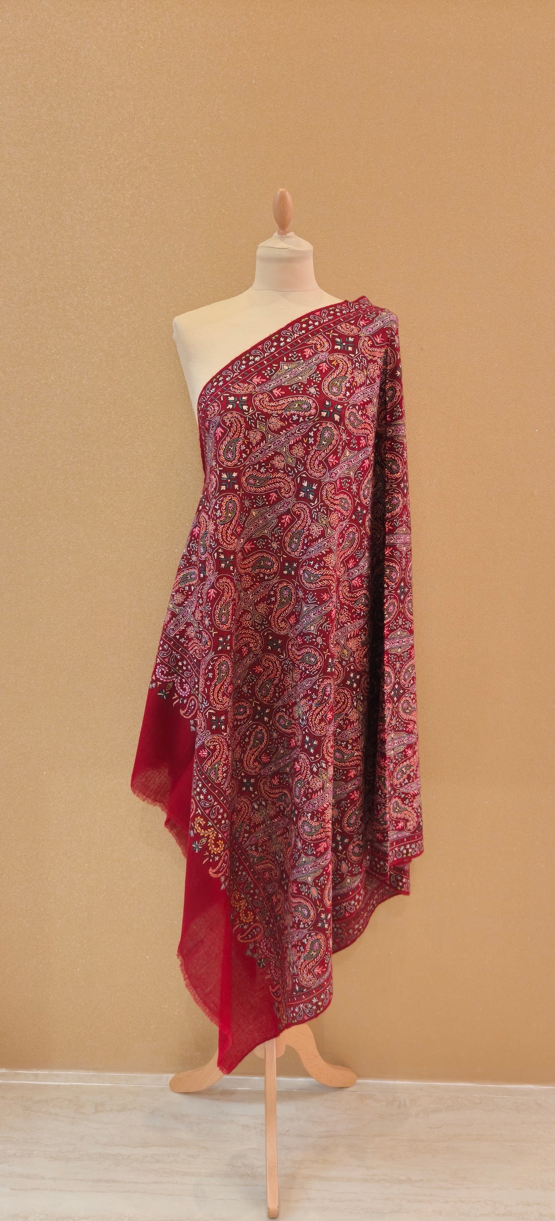 Royal Crimson Sozni Hand-Embroidered Jamawar Shawl|House Of Inaayat