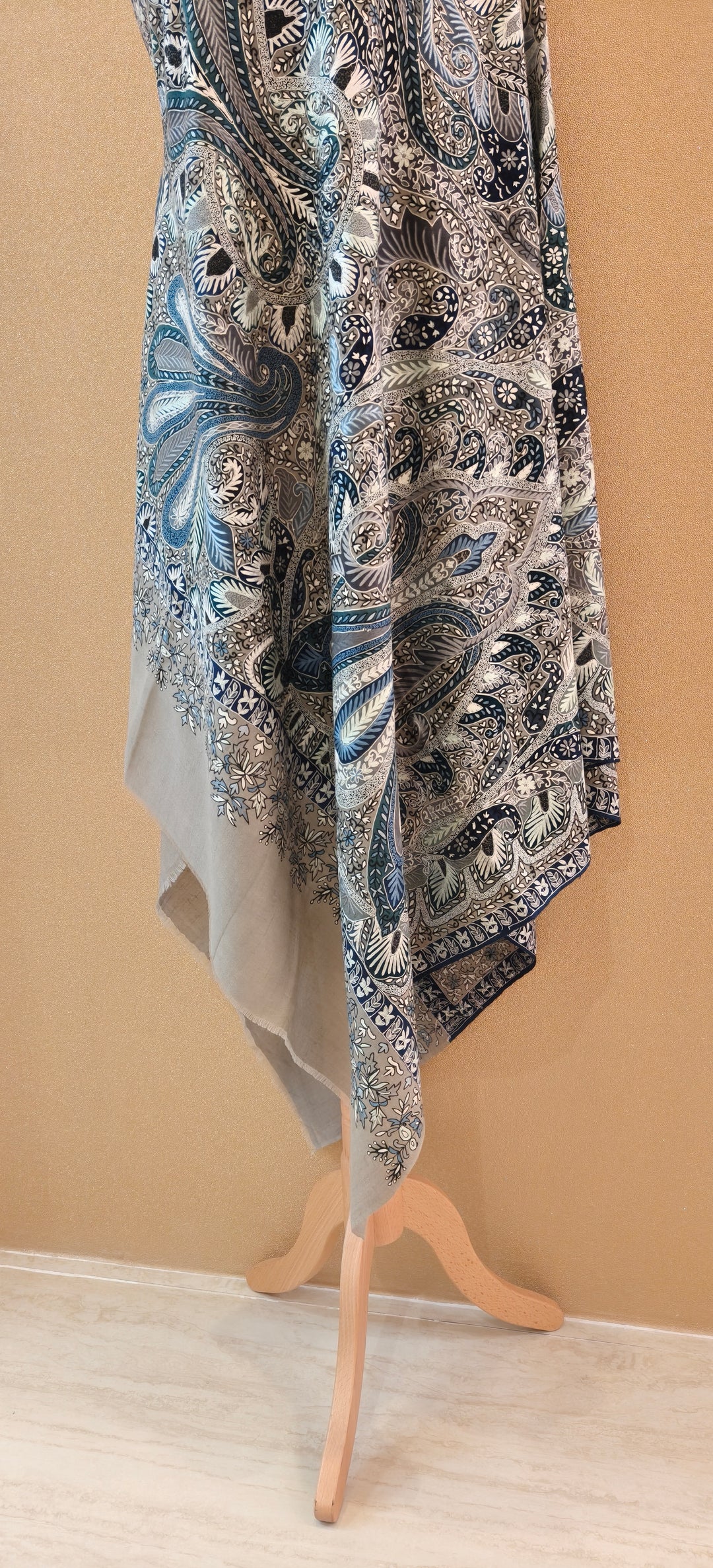 Royal Blue and Grey Sozni Hand-Embroidered Jamawar Shawl|House Of Inaayat