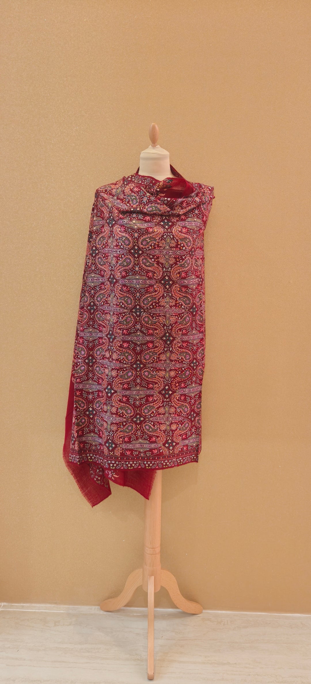 Royal Crimson Sozni Hand-Embroidered Jamawar Shawl|House Of Inaayat