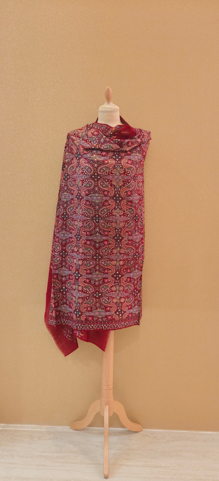 Royal Crimson Sozni Hand-Embroidered Jamawar Shawl|House Of Inaayat