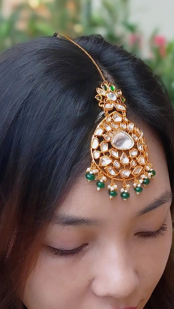 Sara Emerald and Gold Polki Diamond Kundan Maang Tikka|Inaayat by Divya Taimni