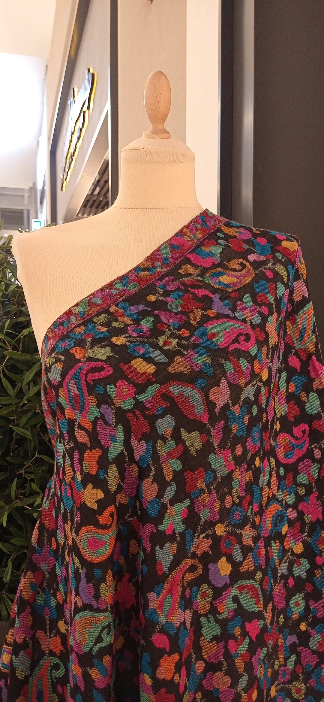 Bhoomi Black Floral Cashmere Scarf |House Of Inaayat