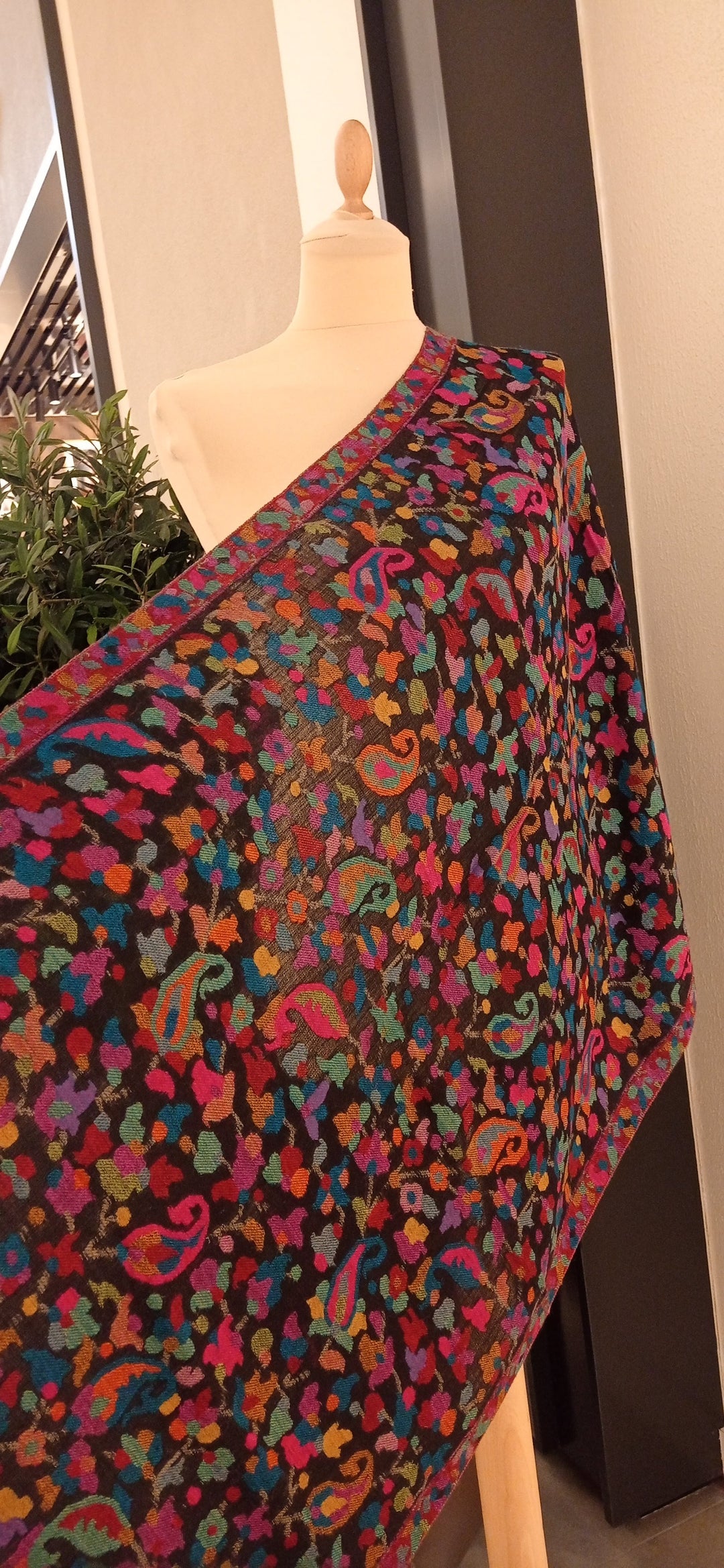 Bhoomi Black Floral Cashmere Scarf |House Of Inaayat